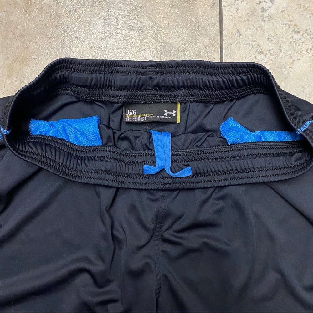 Under Armour Shorts Size Large Drawstring Pockets - image 3